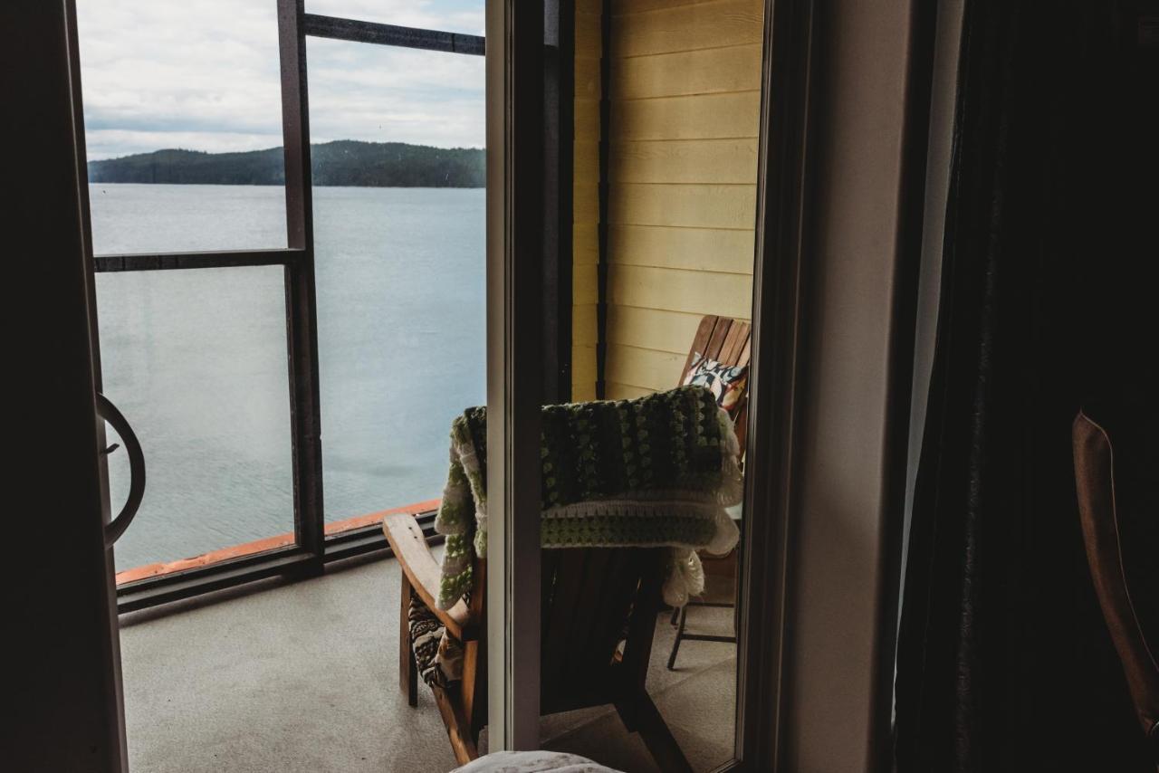 The Oceanfront Hotel Sointula Экстерьер фото