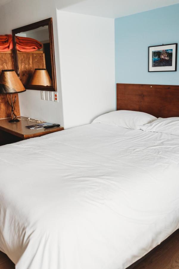 The Oceanfront Hotel Sointula Экстерьер фото