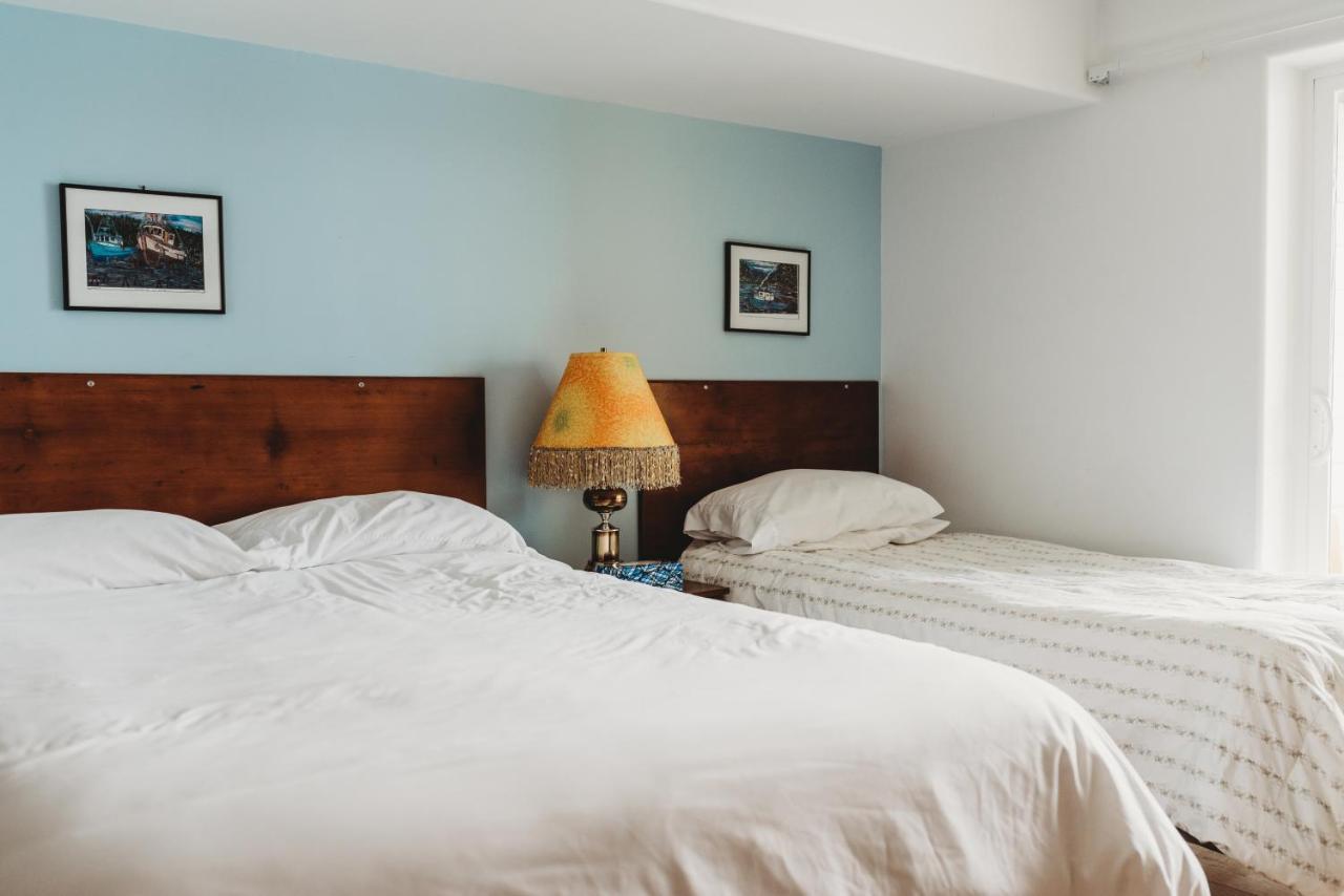The Oceanfront Hotel Sointula Экстерьер фото