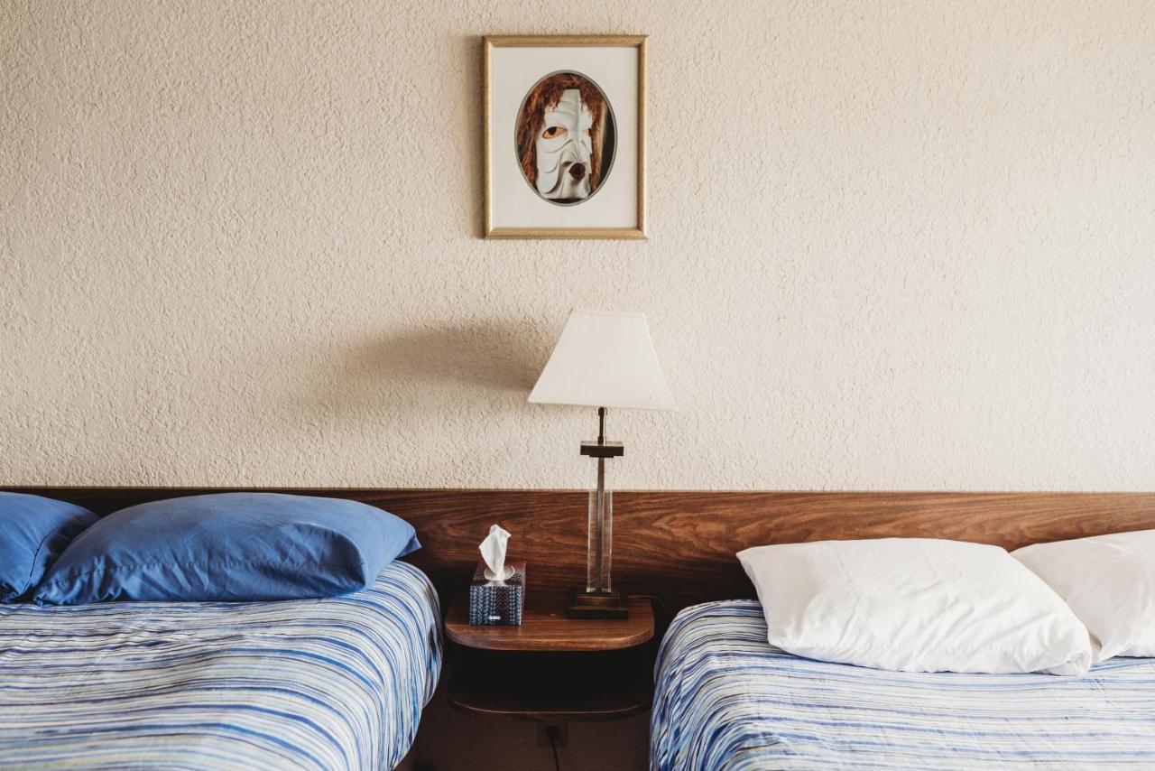 The Oceanfront Hotel Sointula Экстерьер фото