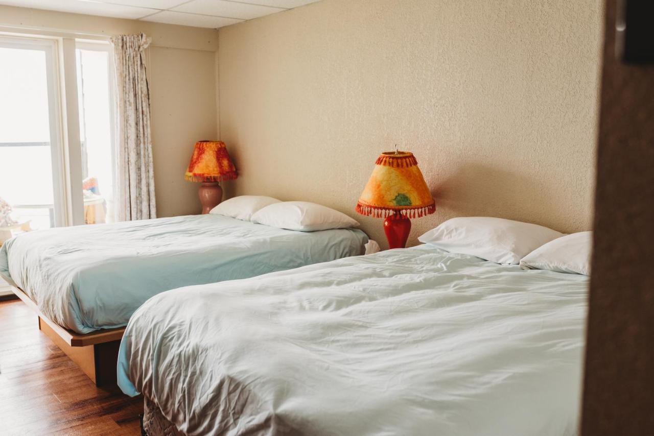 The Oceanfront Hotel Sointula Экстерьер фото
