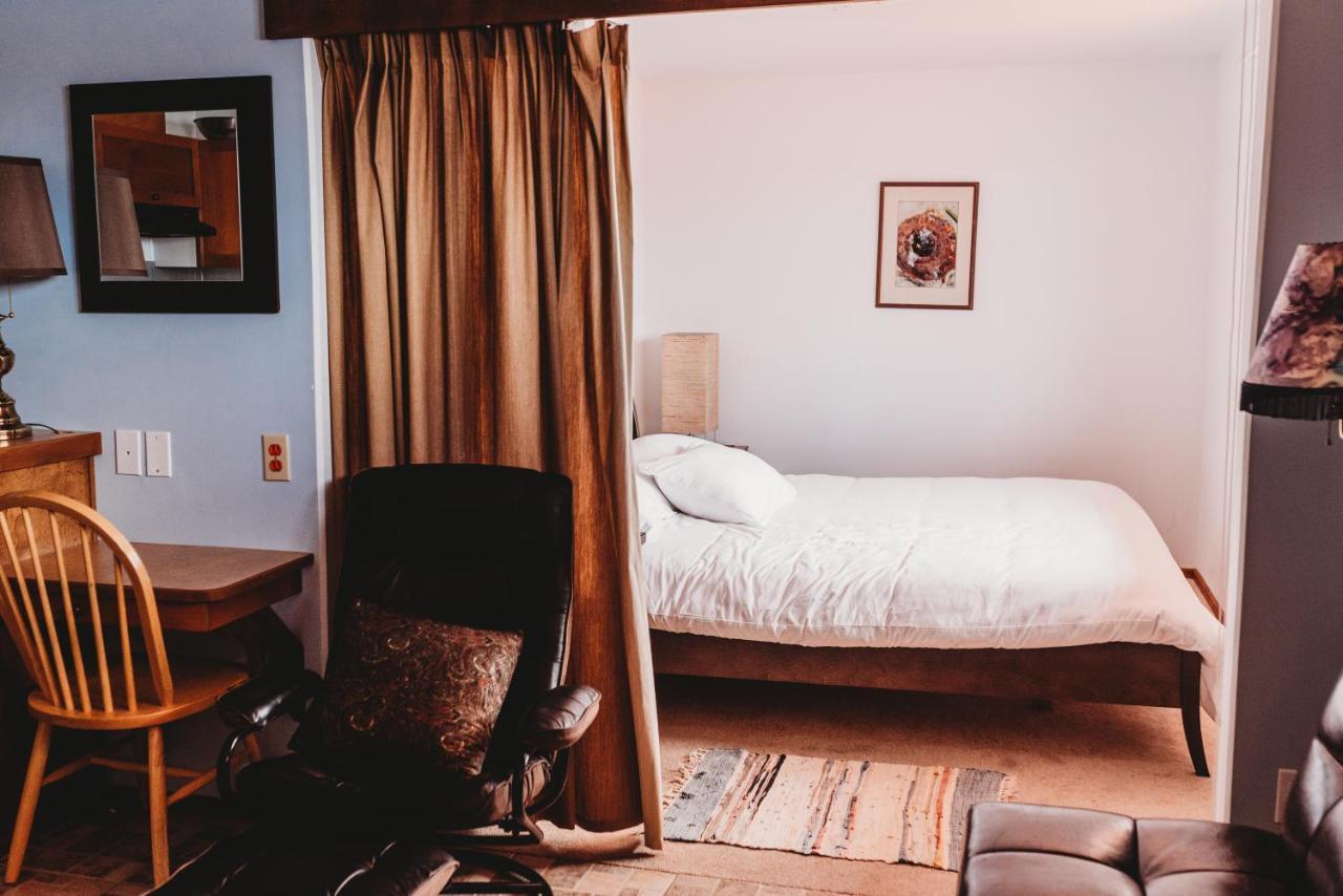 The Oceanfront Hotel Sointula Экстерьер фото