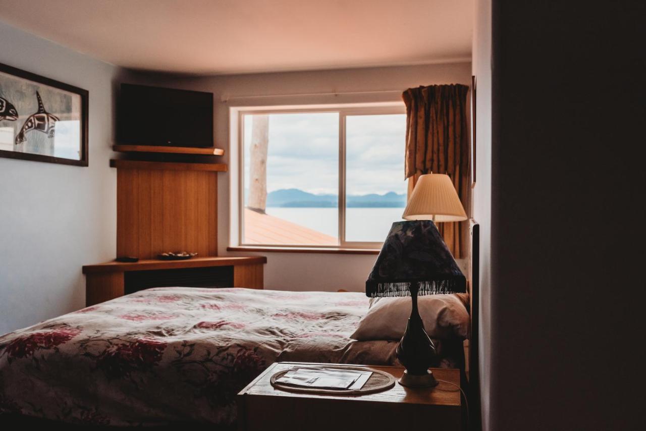 The Oceanfront Hotel Sointula Экстерьер фото